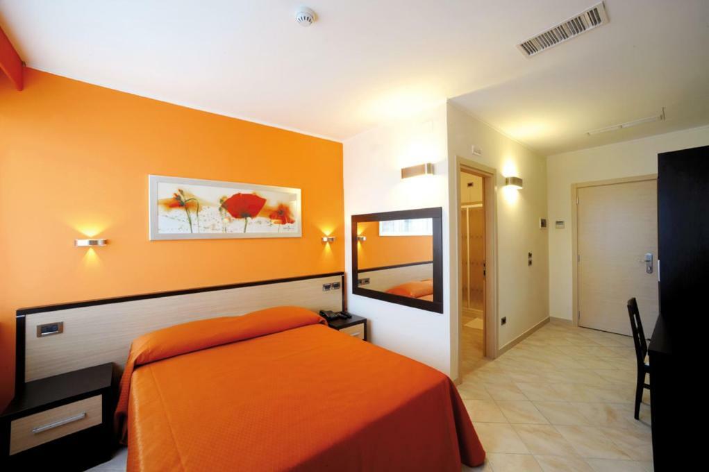 Hotel Cristina Rocca San Giovanni Eksteriør bilde